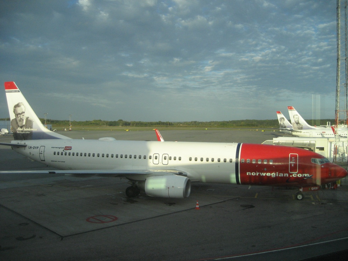 Norwegian-flygplan på bana